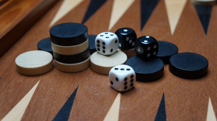 Jocul de table – 7 lucruri interesante despre istoricul unui joc "cu tradiţie"